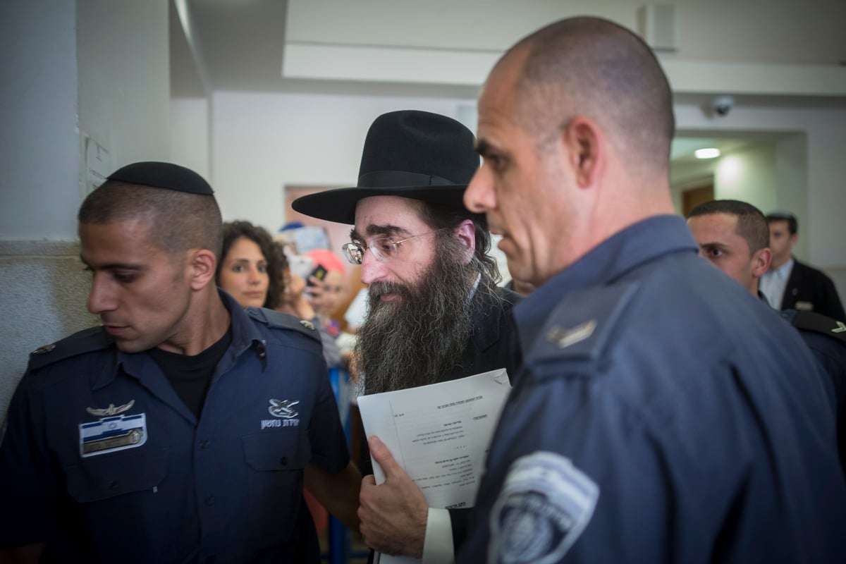 הרב פינטו: "פסיכיאטרים צריכים לנתח למה אנשים פונים לרבנים"