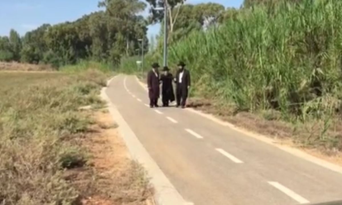 מפעים: מרן הגראי"ל צועד לבריאותו - אך לא פוסק מלימודו