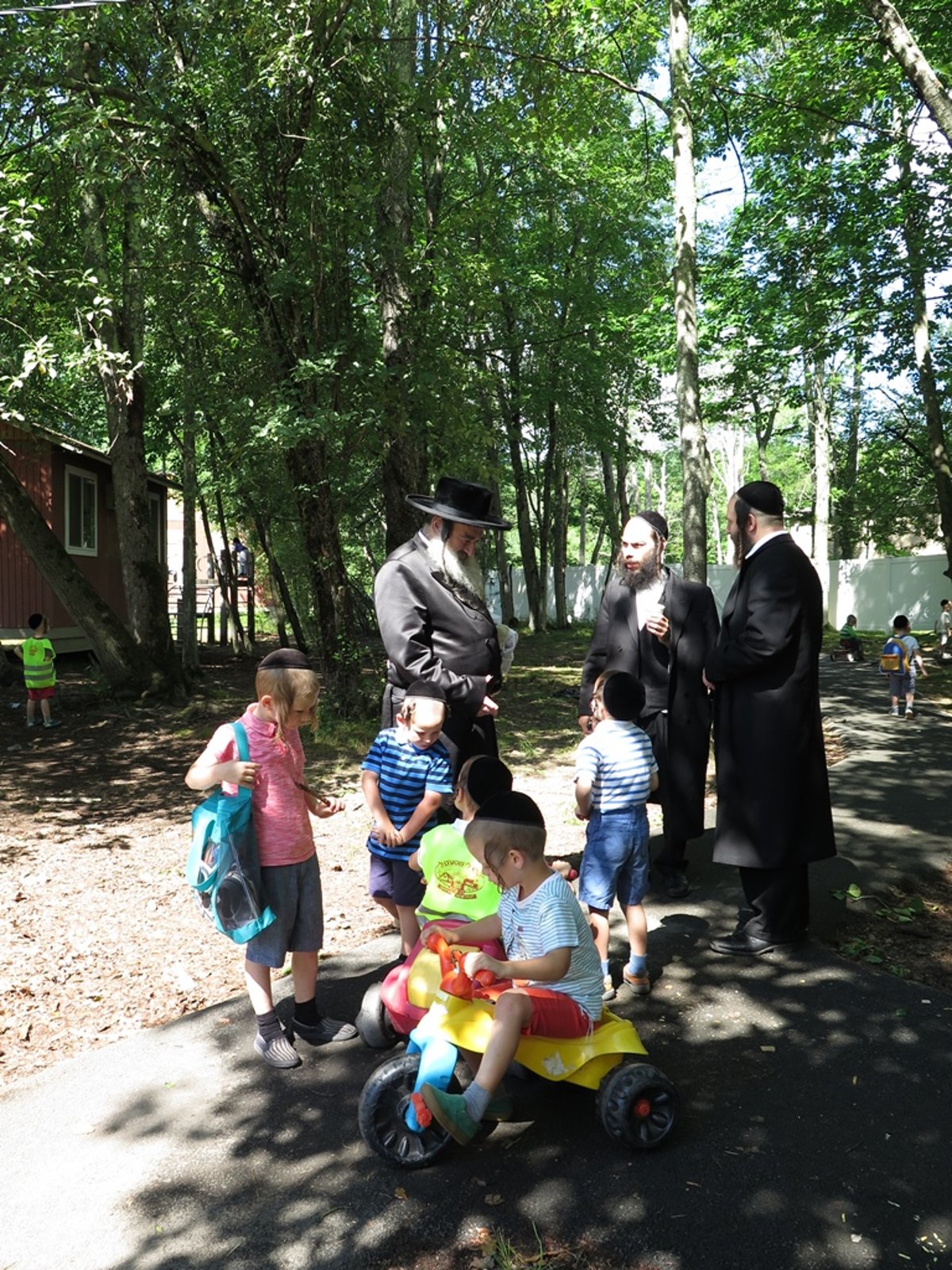 תיעוד ענק: רבנים ואדמו"רים בנופש