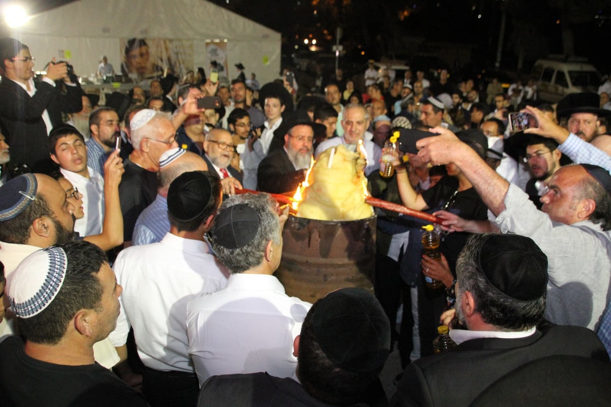 אלפים גדשו את ציונו של "צדיק המזוזות", הרה"ק רבי משה בן-טוב זצוק"ל