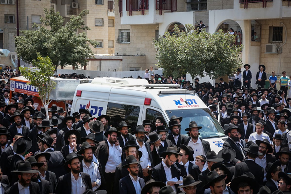 אלפים ליוו את ראש הישיבה בדרכו האחרונה