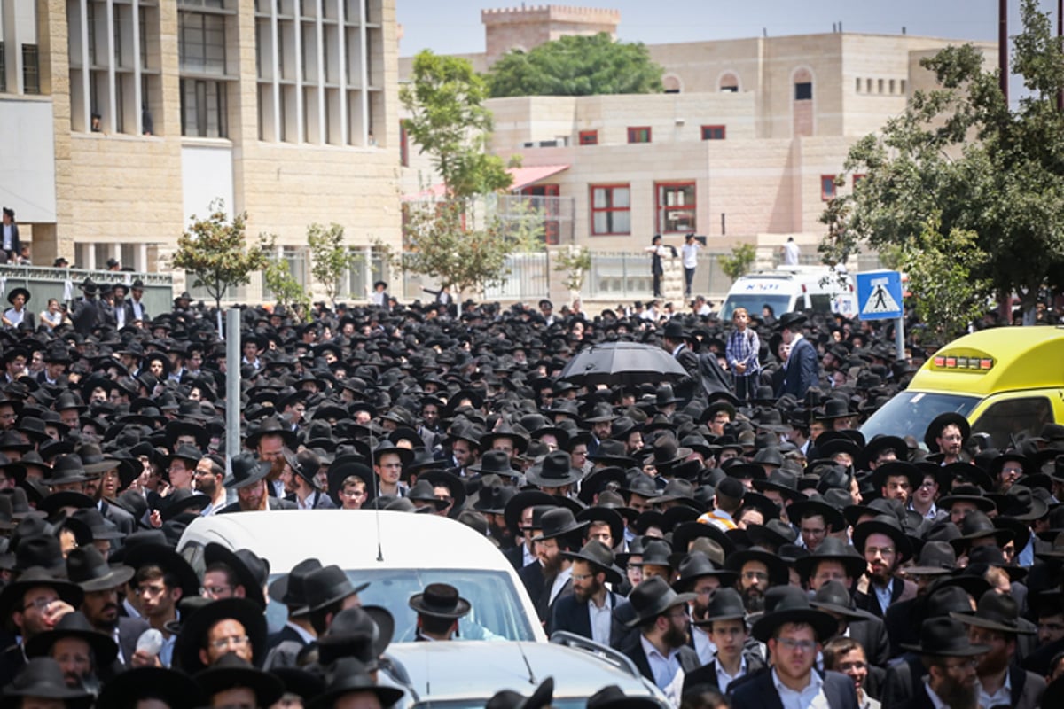 אלפים ליוו את ראש הישיבה בדרכו האחרונה