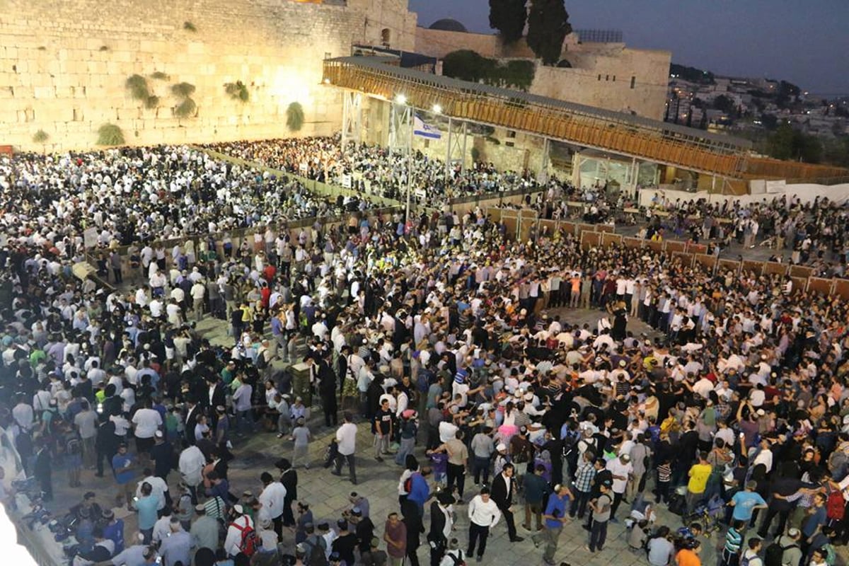 תיעוד: כך נראה סיום צום תשעה באב בכותל המערבי