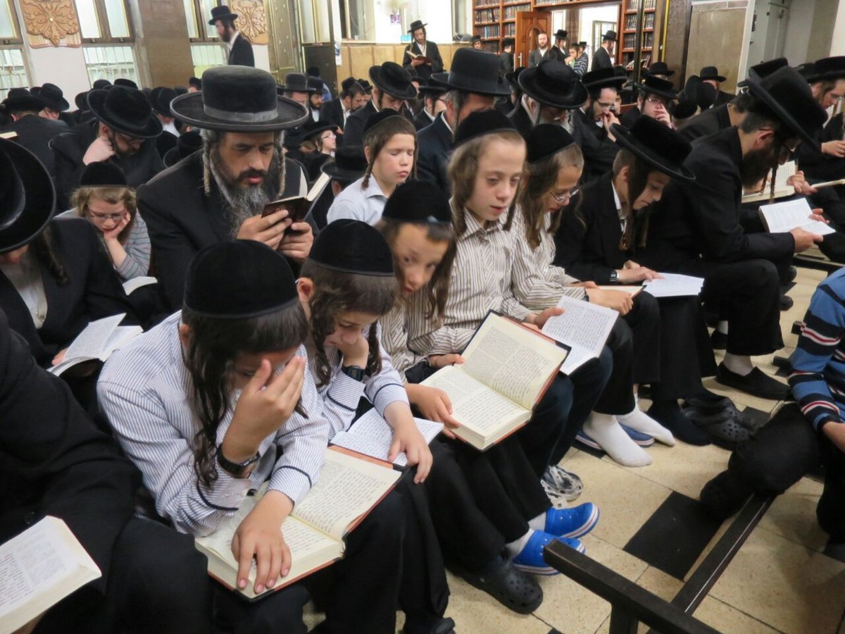 צפו: הקינות והאבלות בביהכנ"ס של ברסלב