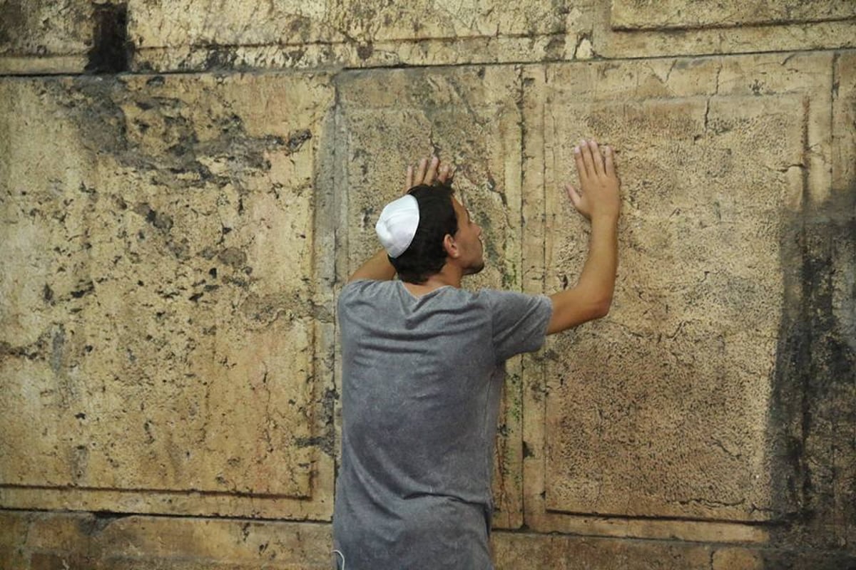 הסלבס סיירו עם ישי לפידות מול קודש הקודשים | תיעוד