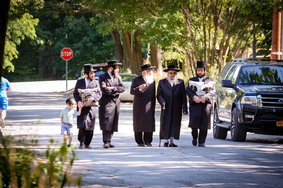 גלריה מדהימה: הרבי מסאטמר בנופש בניו המפשייר