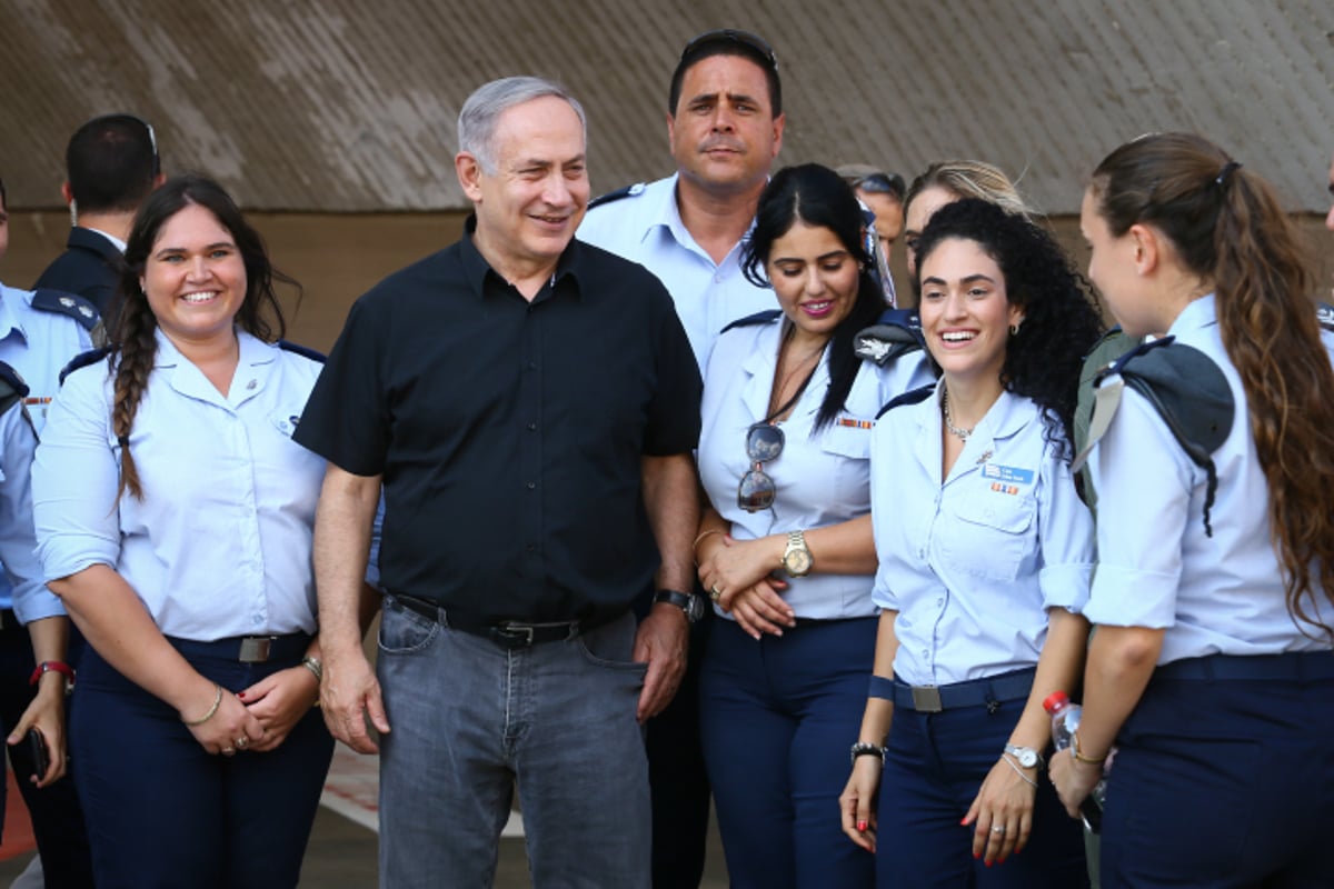 נתניהו ביקר בבסיס חיל האוויר: "אין טוב יותר" | צפו