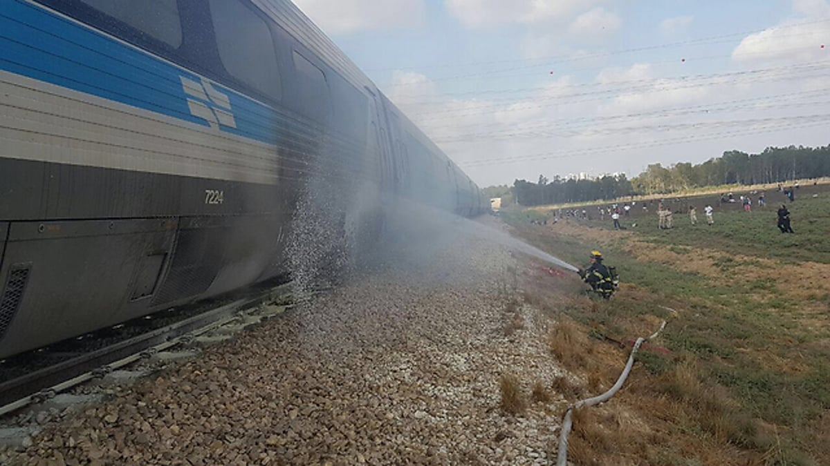 שריפה פרצה בקרון רכבת סמוך לחדרה