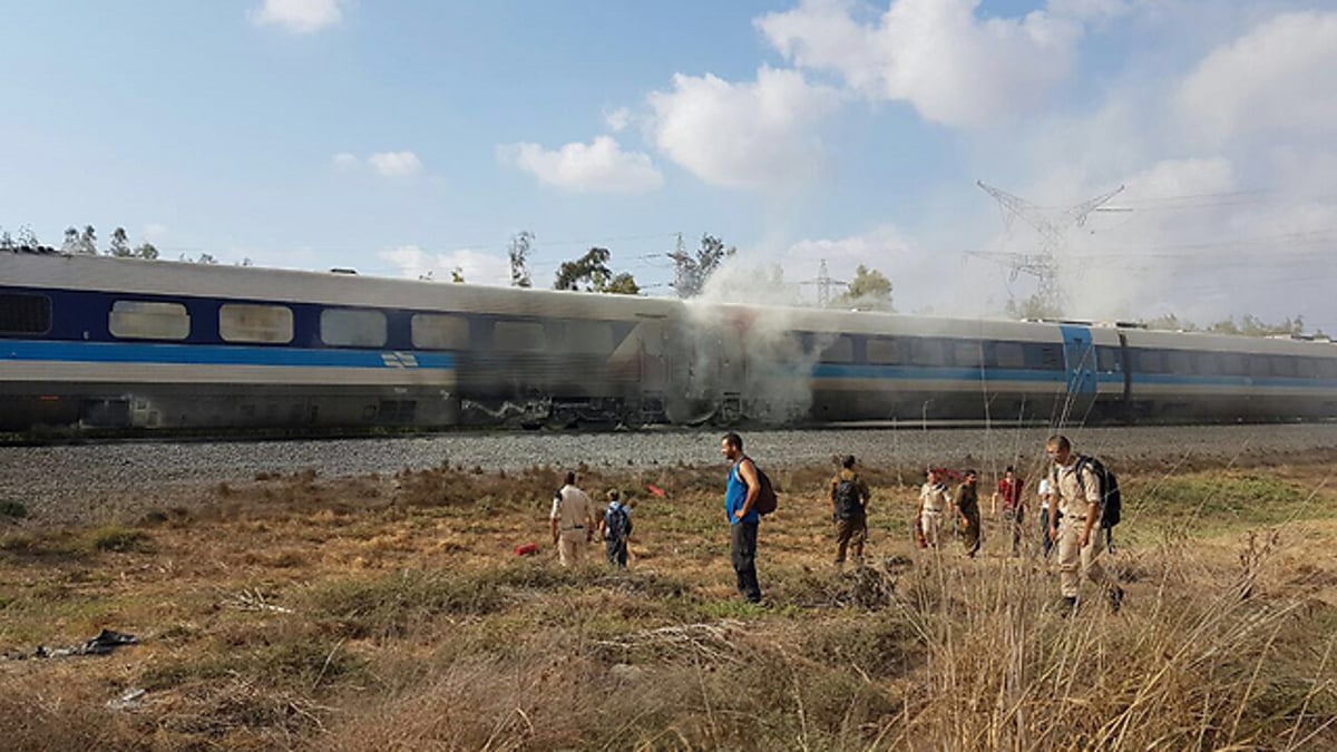 שריפה פרצה בקרון רכבת סמוך לחדרה