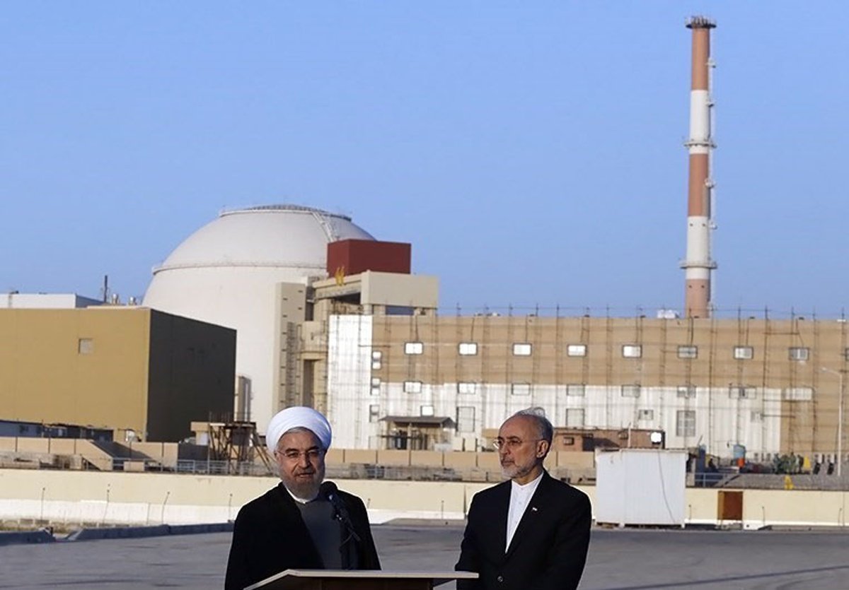 נשיא אירן וראש צוות המו"מ על רקע הכור הגרעיני בבושהר