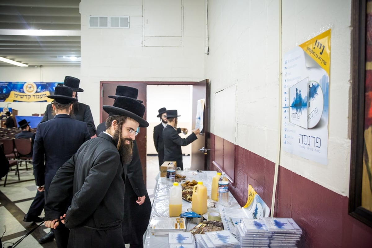 "מעמד קדשינו" של צאנז קלויזנבורג . צפו