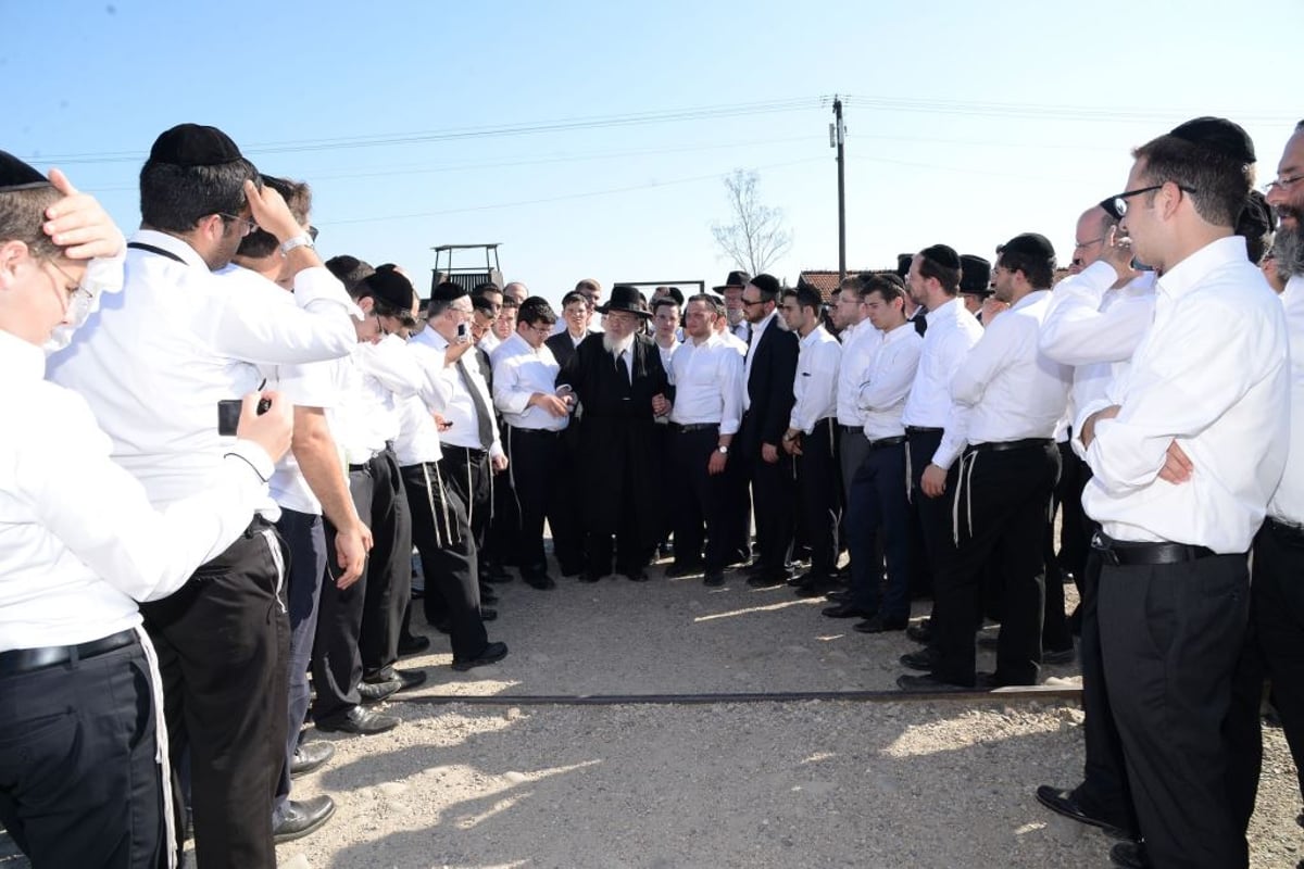 מול תאי הגזים: הגרב"מ אזרחי בקבלת עול מלכות שמים