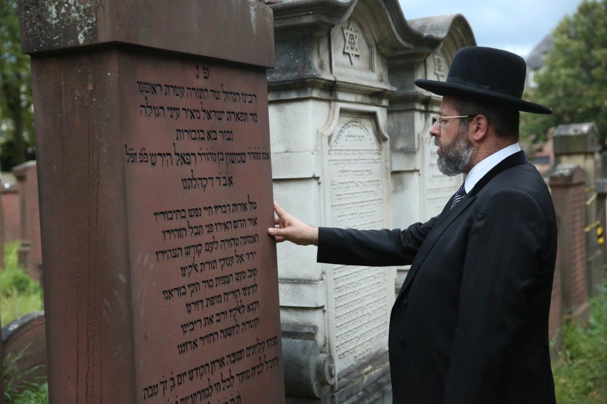 תיעוד: הרב אביחי אפל הוכתר לרבה של פרנקפורט