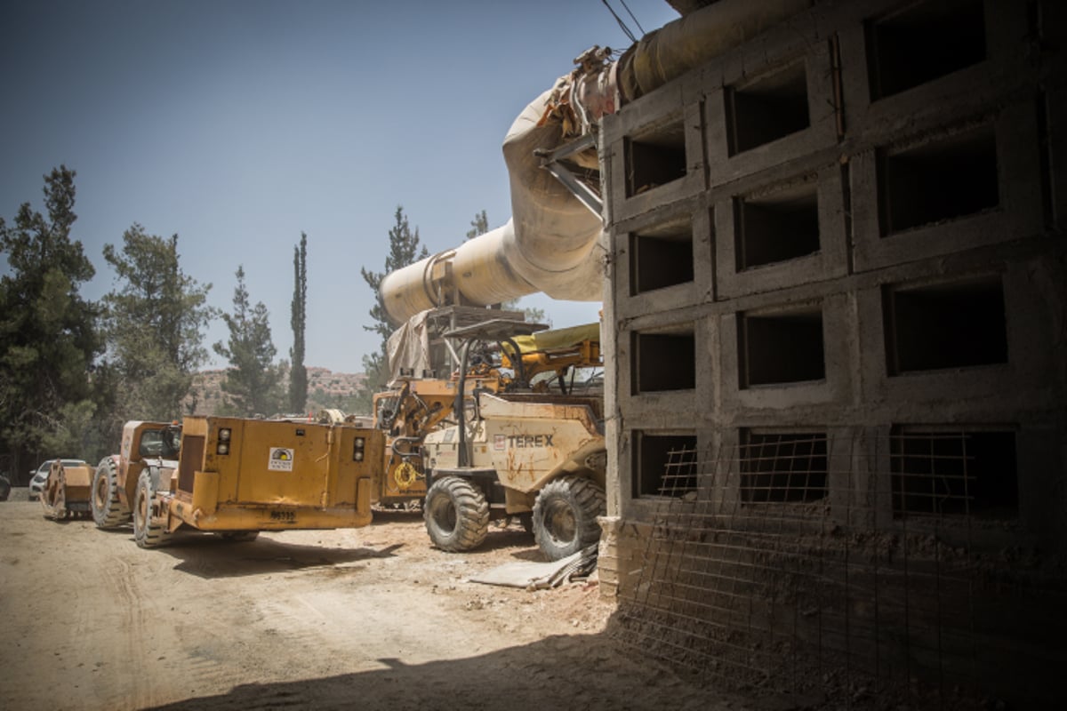 הר המנוחות תחתית: מנהרות קבורה לעשרות אלפים