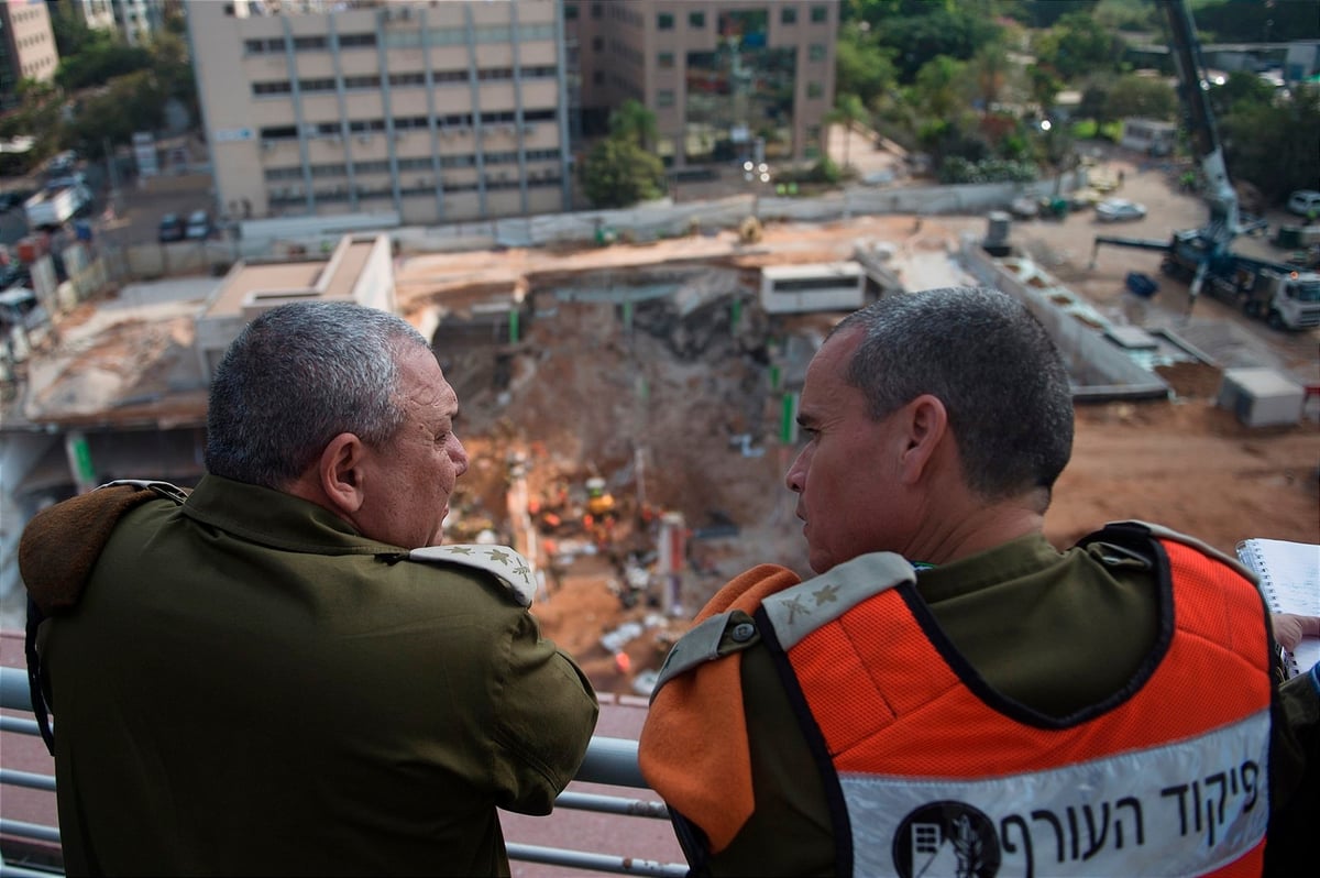 הרמטכ"ל גדי איזנקוט ביקר בחניון שקרס. צפו