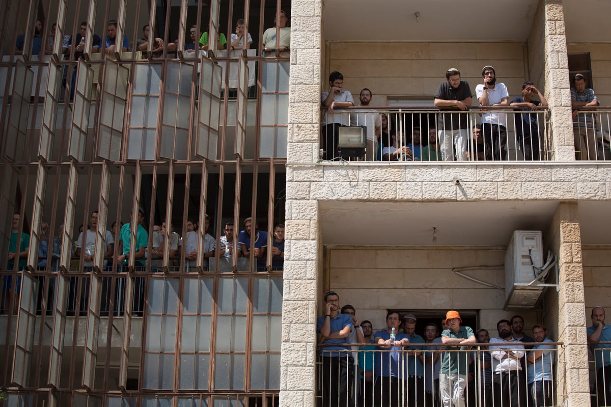 מסע הלווית הרב שאר ישוב הכהן זצ"ל | צפו