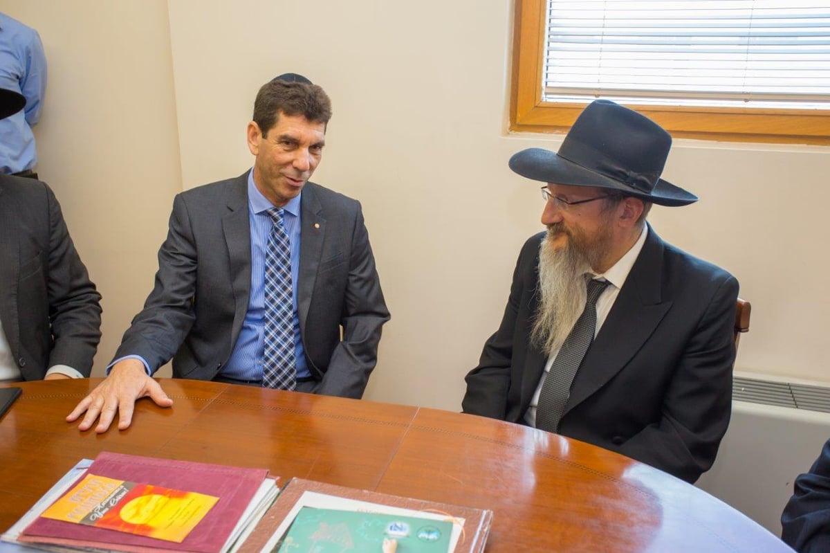 בכירי מד"א הכשירו את שלוחי חב"ד ברוסיה להציל חיי אדם