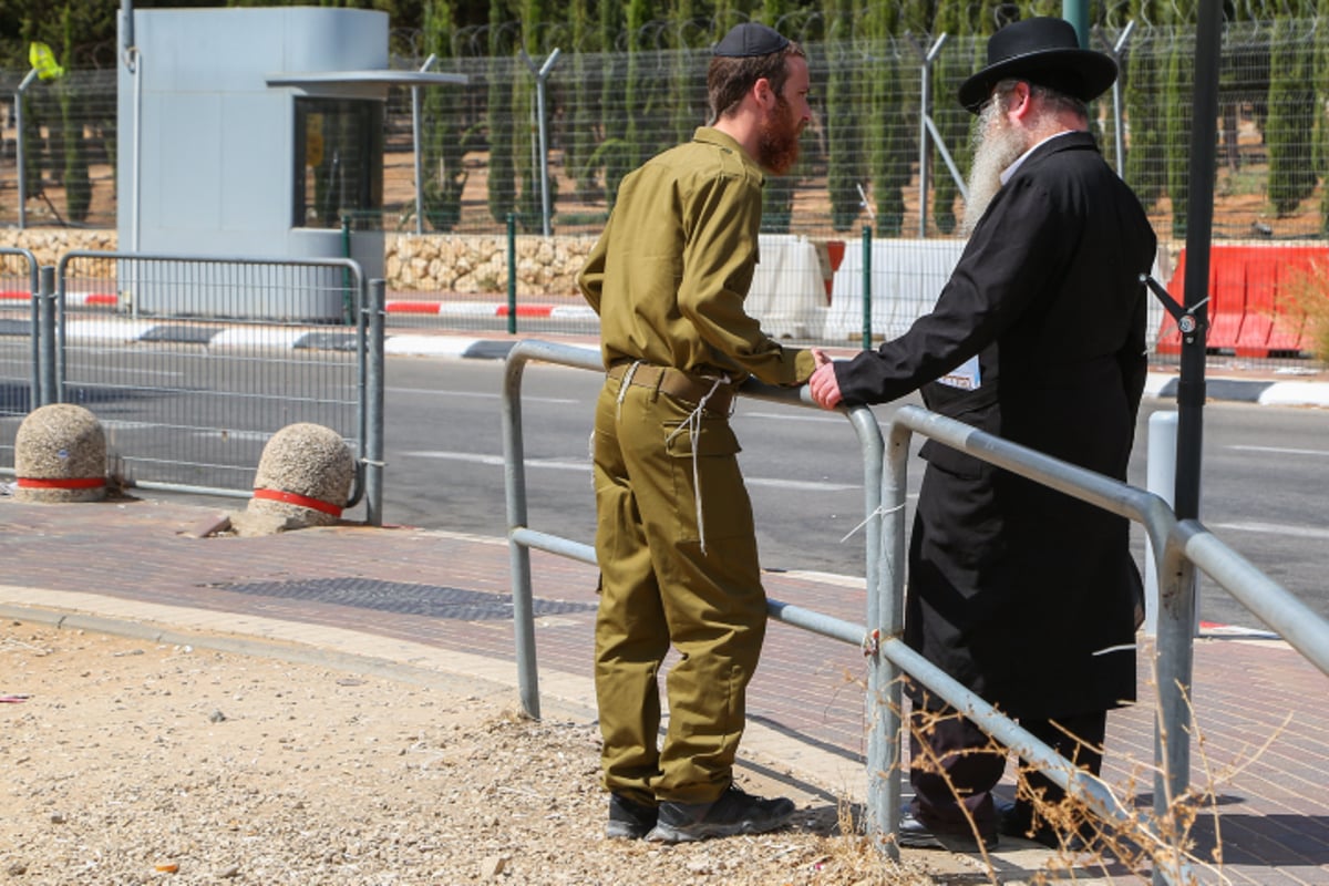 גלריה: פעילות נגד גיוס חרדים בכניסה לבקו"ם