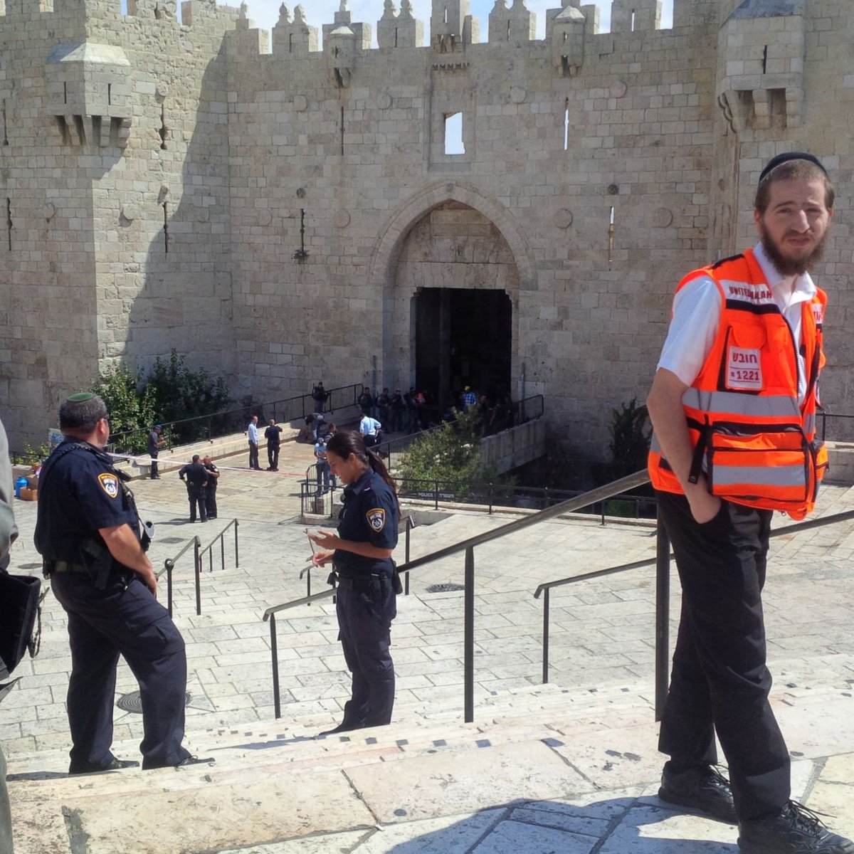 ניסיון דקירה בשער שכם וניסיון דריסה בקריית ארבע