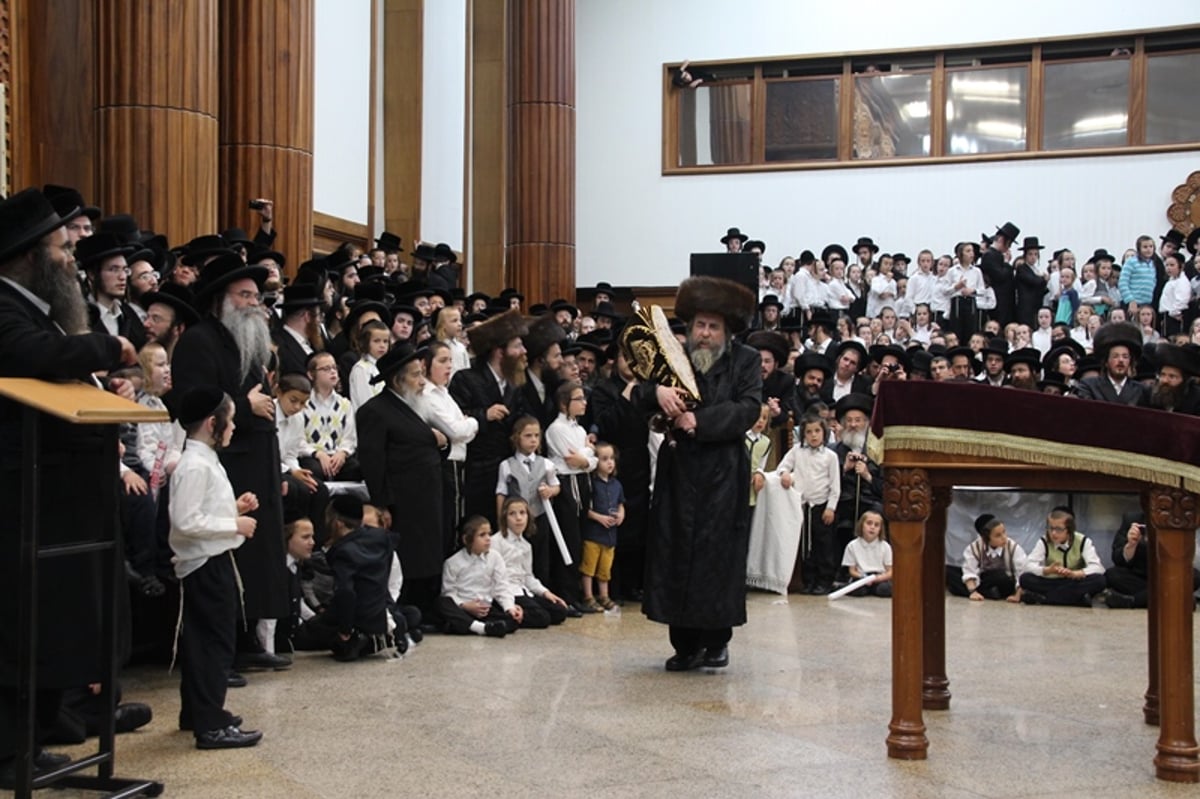 תיעוד: רחמסטריווקא חגגה עם ספר התורה החדש