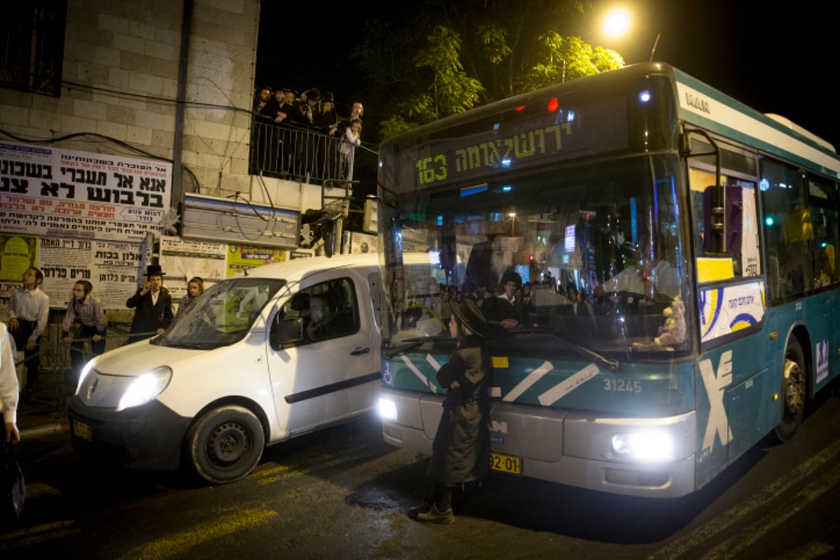 תיעוד: עשרות הפגינו נגד מעצר תוקף הרב הבלין