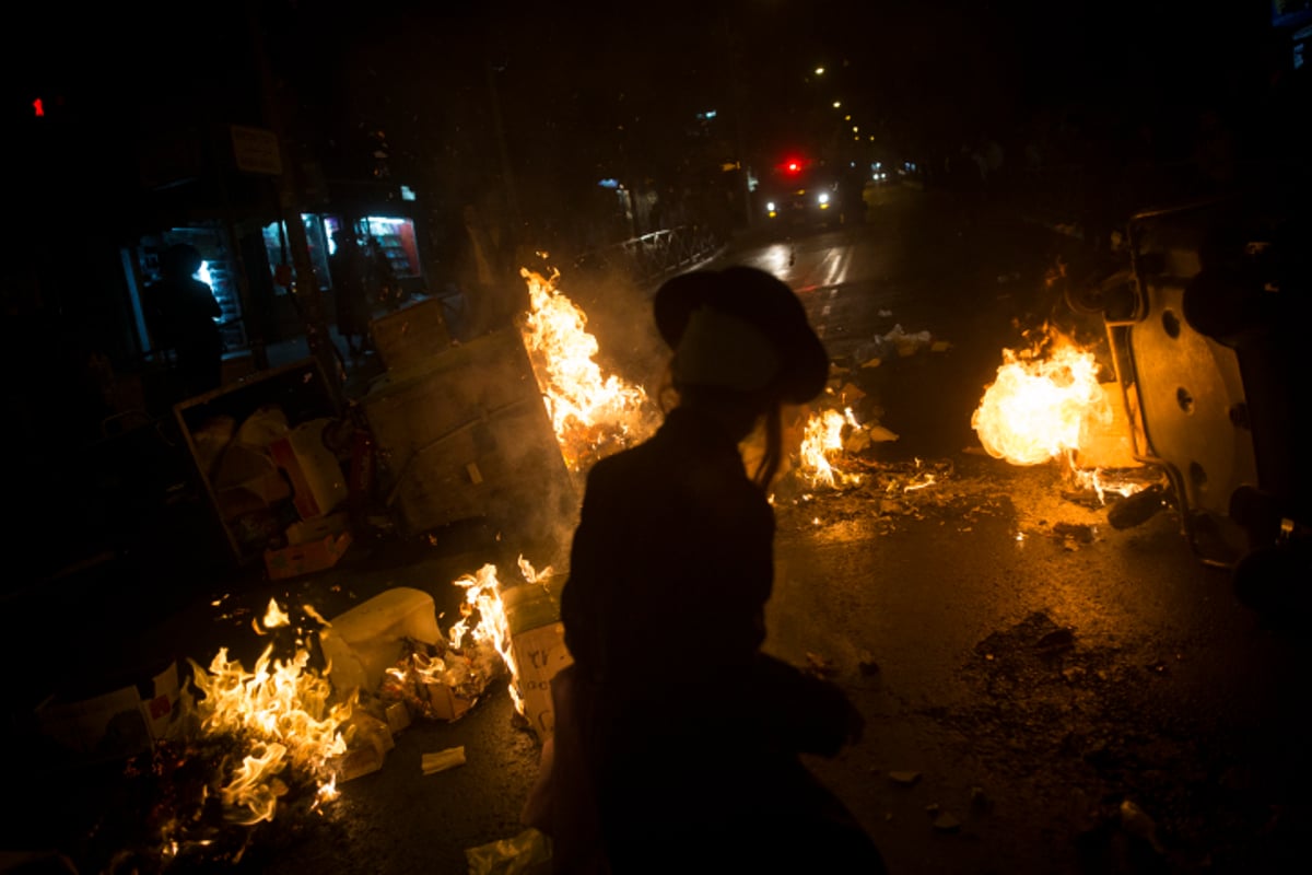 תיעוד: עשרות הפגינו נגד מעצר תוקף הרב הבלין