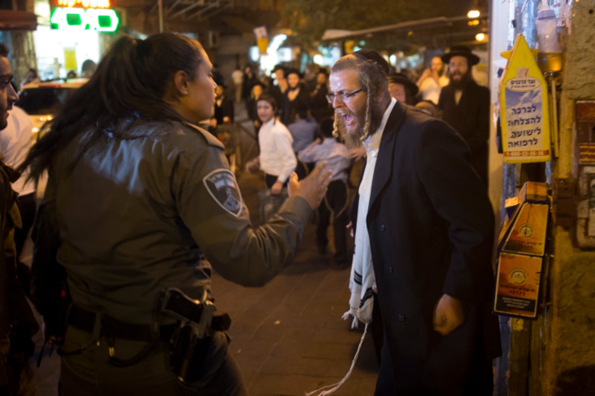 תיעוד: עשרות הפגינו נגד מעצר תוקף הרב הבלין