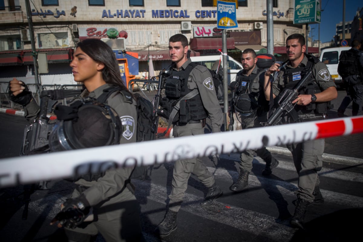 צפו: המחבל מתנפל על הלוחמים, דוקר ונורה