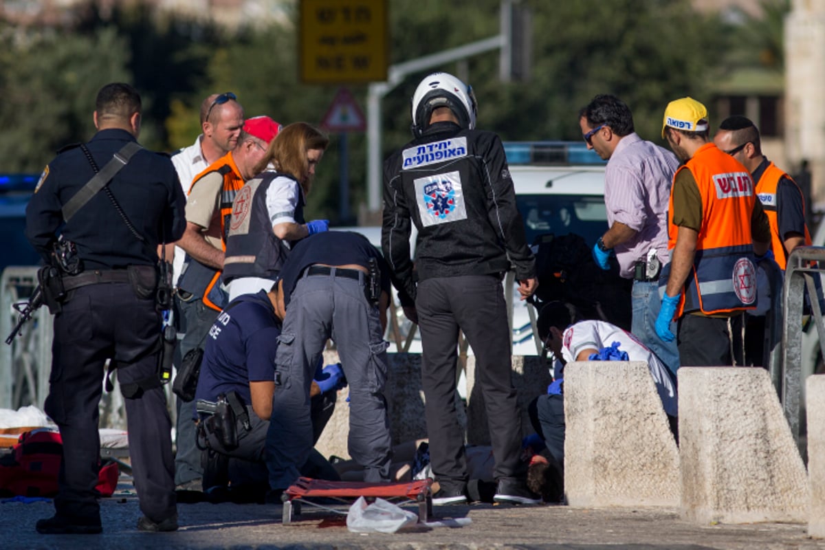 הטיפול במחבל בזירת הפיגוע. וידאו ותמונות