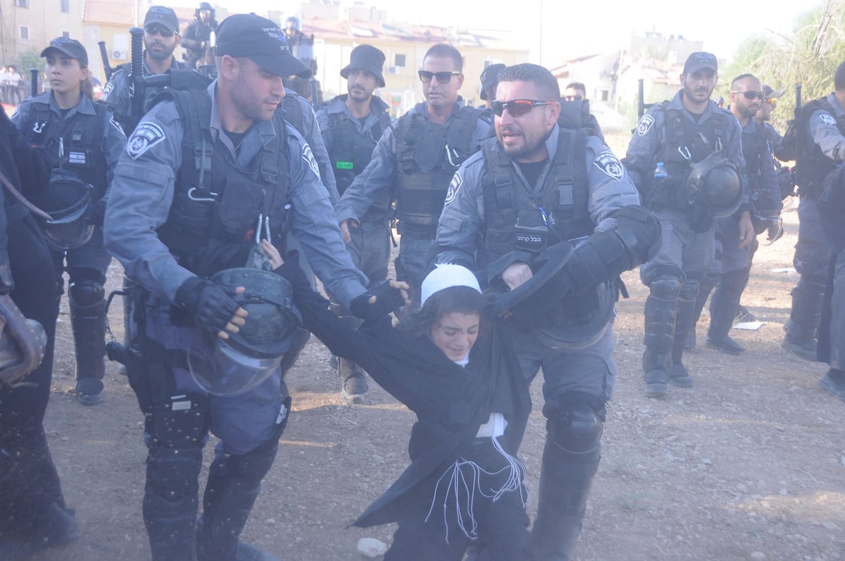 השוטרים, השופרות והמחאה | צפו בתיעוד מהפגנת 'העדה'