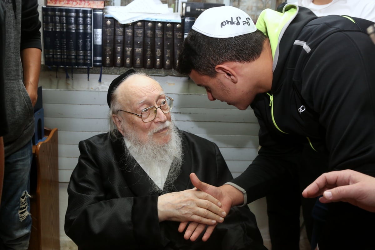 חבר המועצת שר עם הצעירים: "וטהר ליבנו"