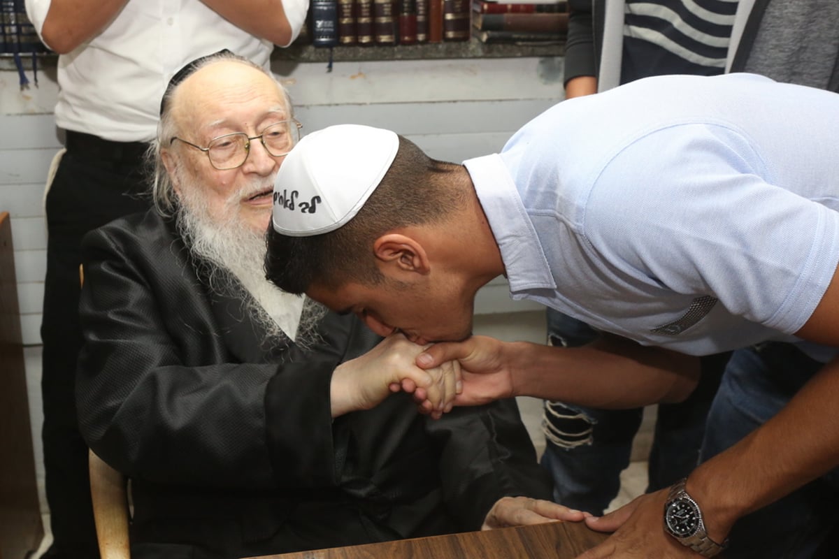 חבר המועצת שר עם הצעירים: "וטהר ליבנו"