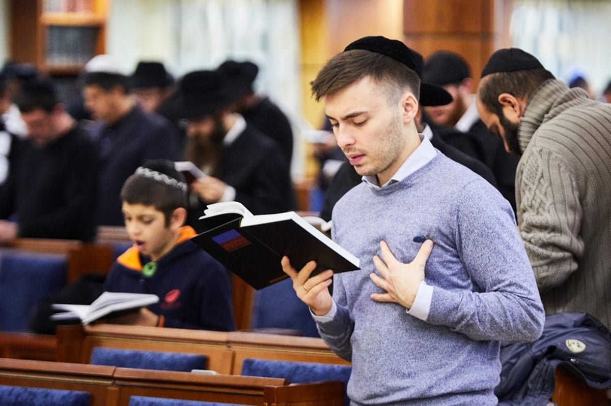 "סליחות נאכט אין מוסקבה": הצלם לוי נאזרוב מגיש גלריה מעוררת