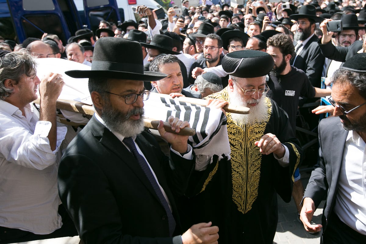 מסע הלווית הגאון רבי יוסף חיים סטרוק זצ"ל