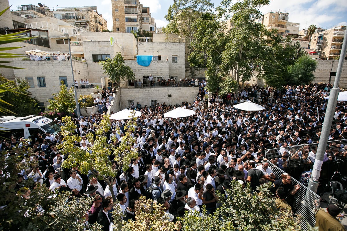 מסע הלווית הגאון רבי יוסף חיים סטרוק זצ"ל