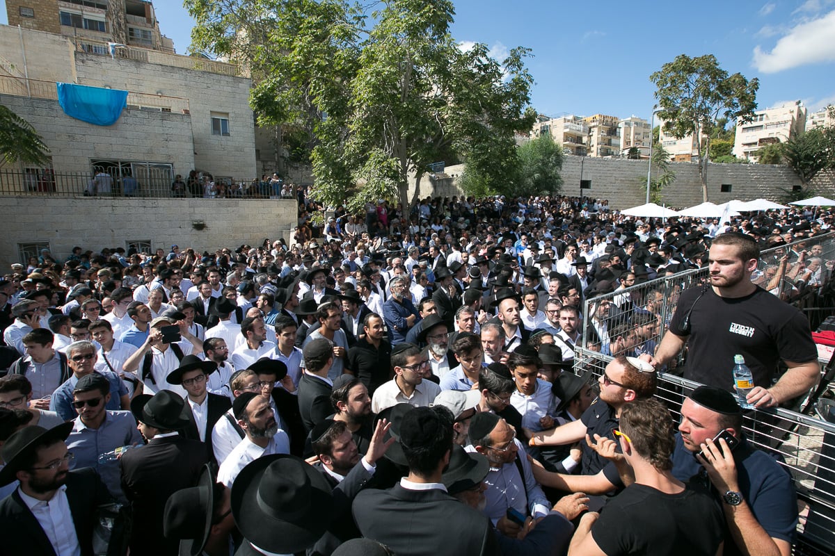 מסע הלווית הגאון רבי יוסף חיים סטרוק זצ"ל