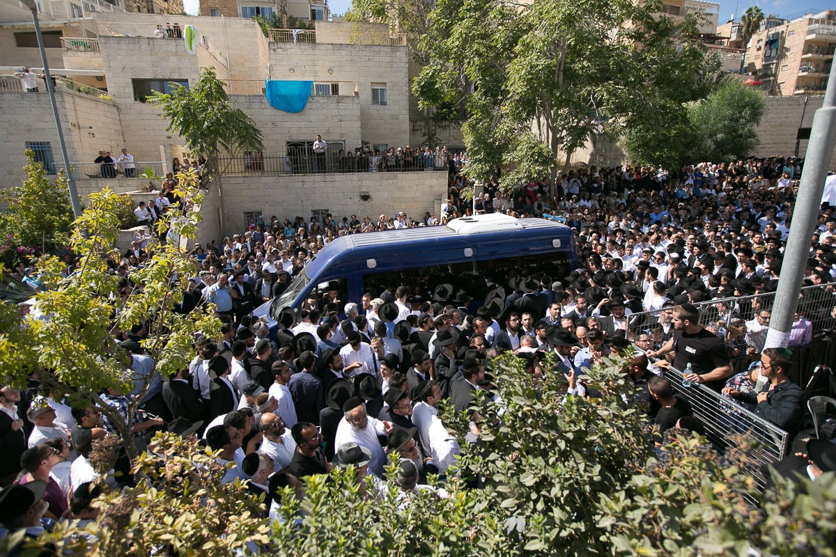 מסע הלווית הגאון רבי יוסף חיים סטרוק זצ"ל