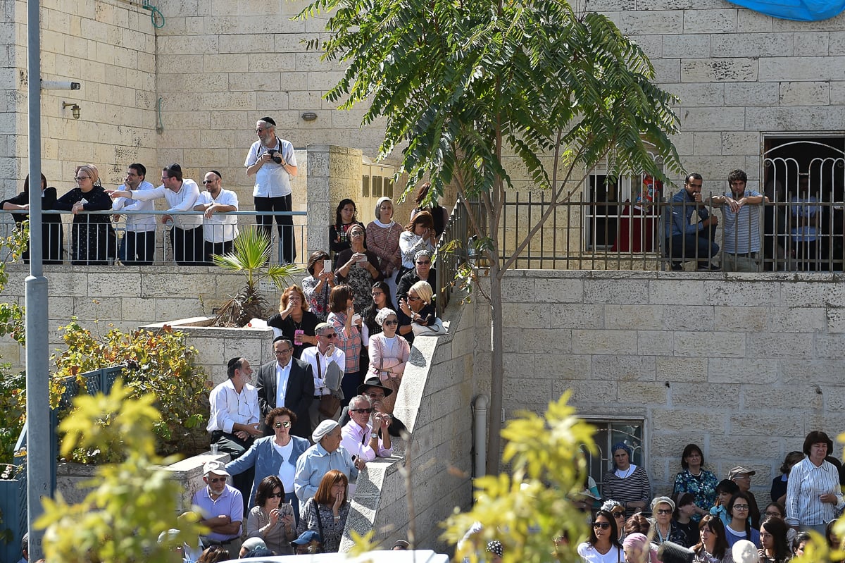 מסע הלווית הגאון רבי יוסף חיים סטרוק זצ"ל