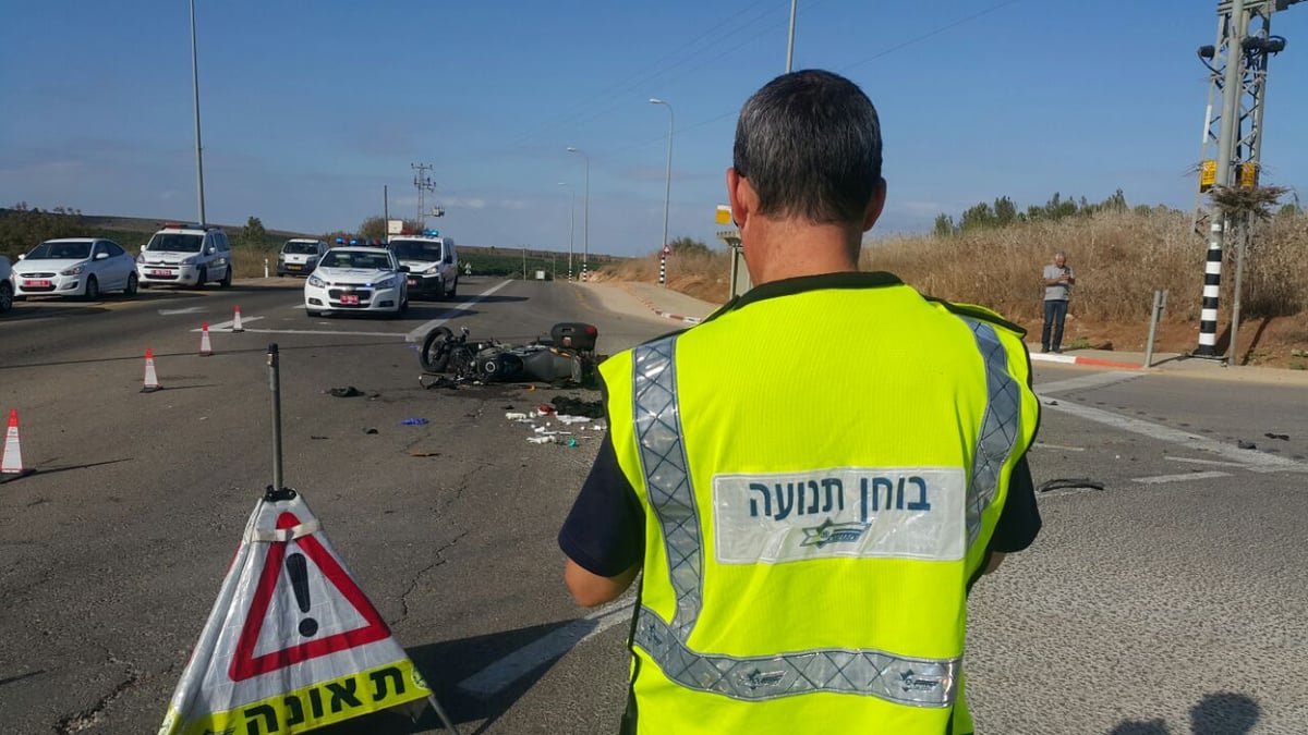 רוכב אופנוע פגע במשאית ונפגע קשה מאוד