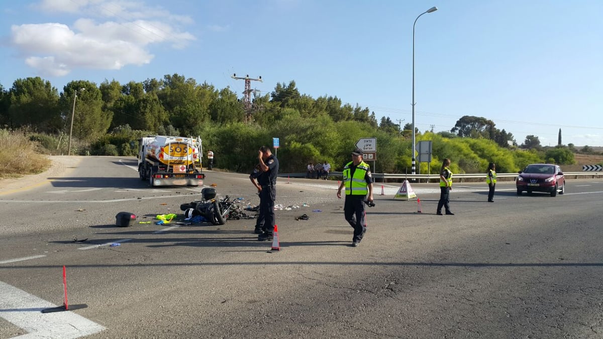 רוכב אופנוע פגע במשאית ונפגע קשה מאוד