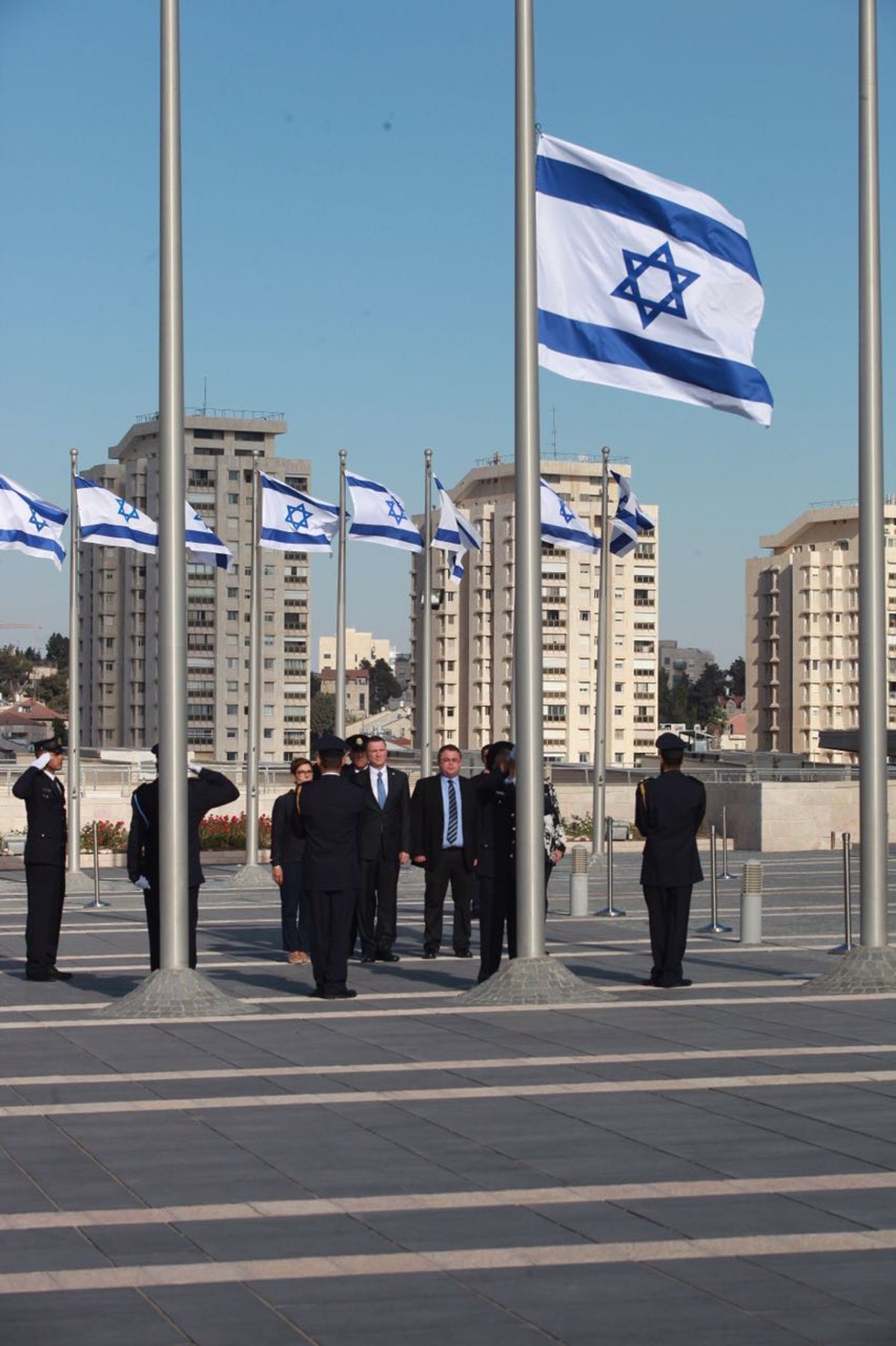 הכנסת מתאבלת: הדגלים הורדו לחצי התורן