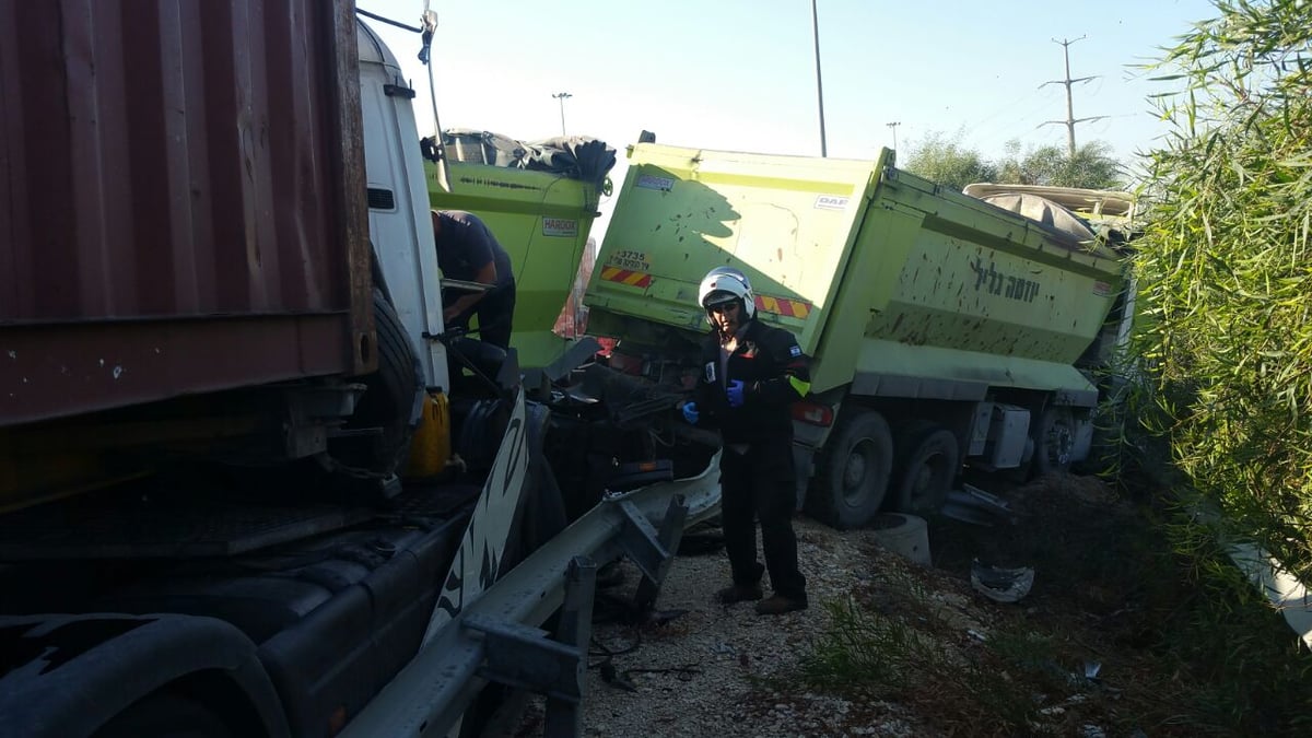 תאונה קטלנית בכביש 4: נהג משאית נהרג