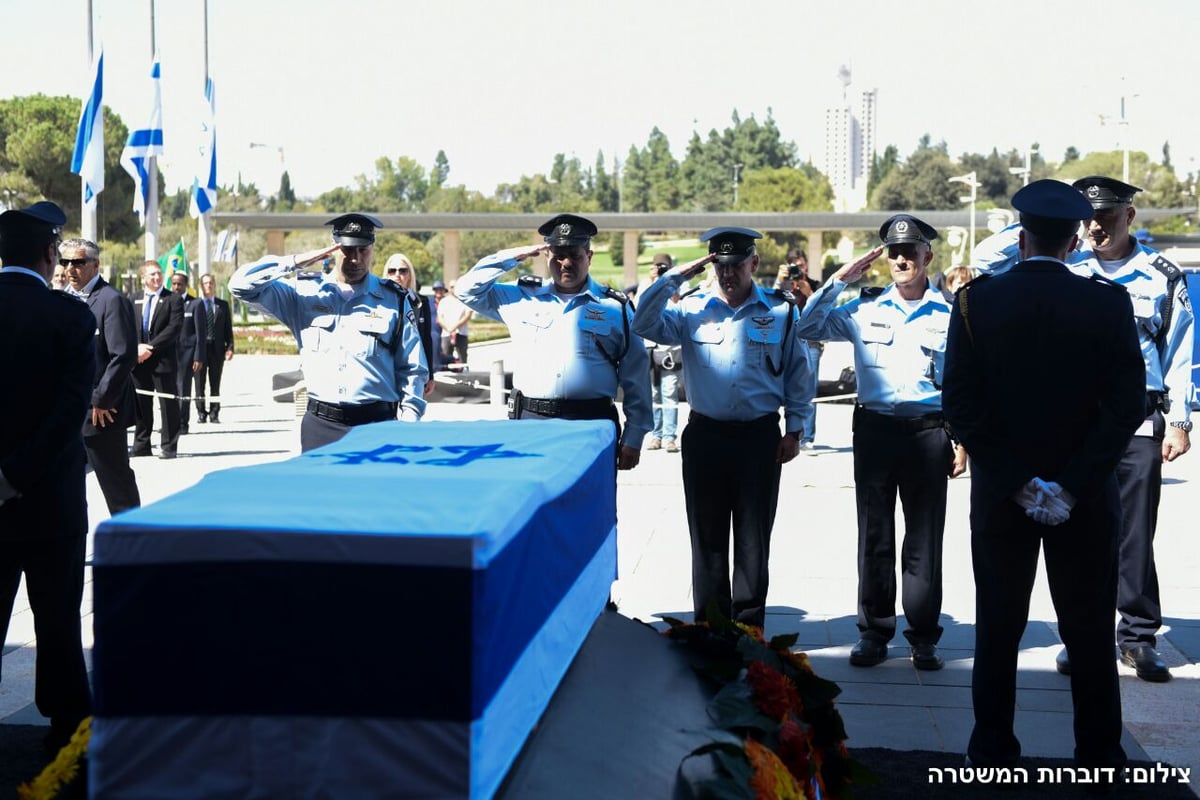 צפו: המפכ"ל רוני אלשיך נפרד משמעון פרס