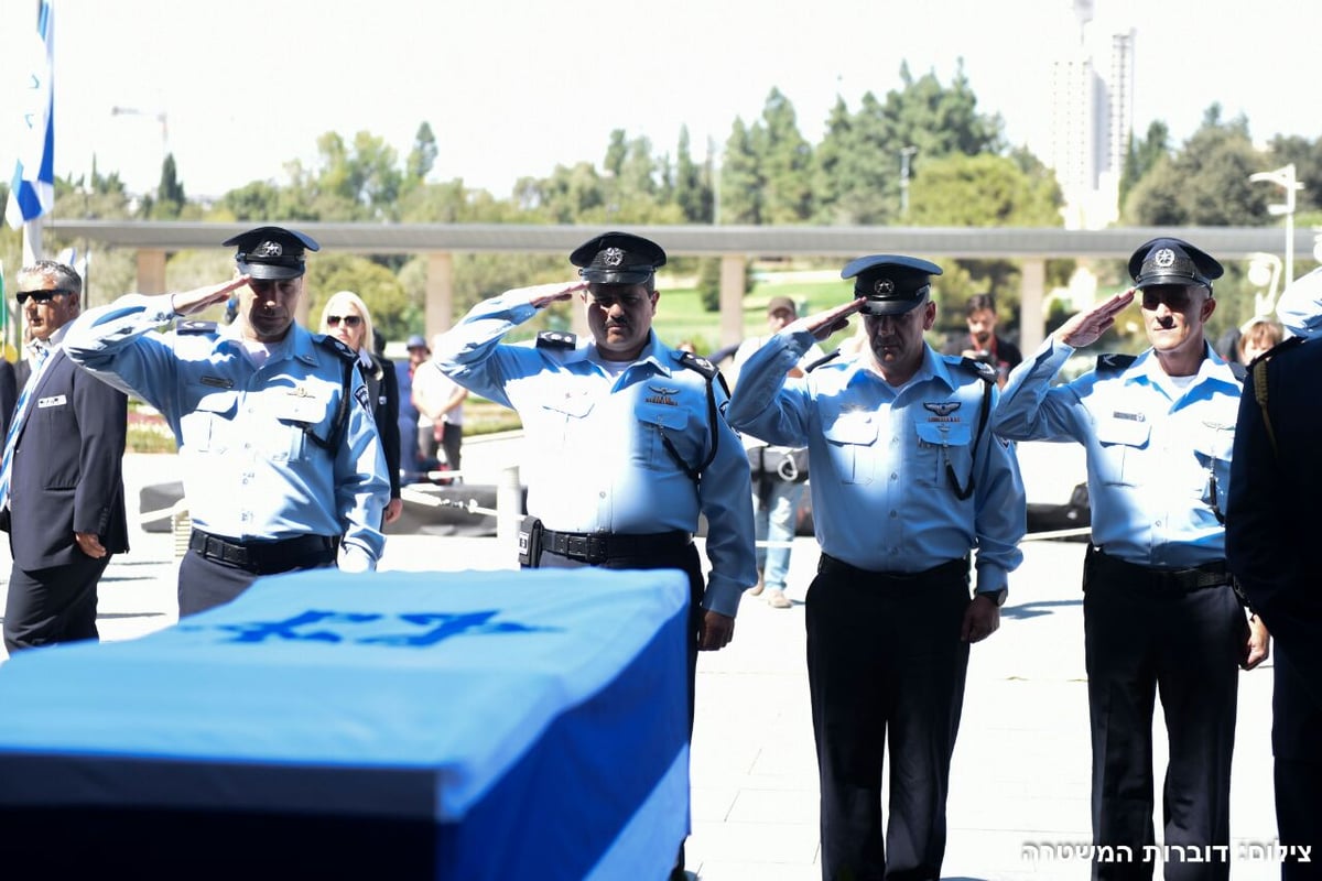 צפו: המפכ"ל רוני אלשיך נפרד משמעון פרס