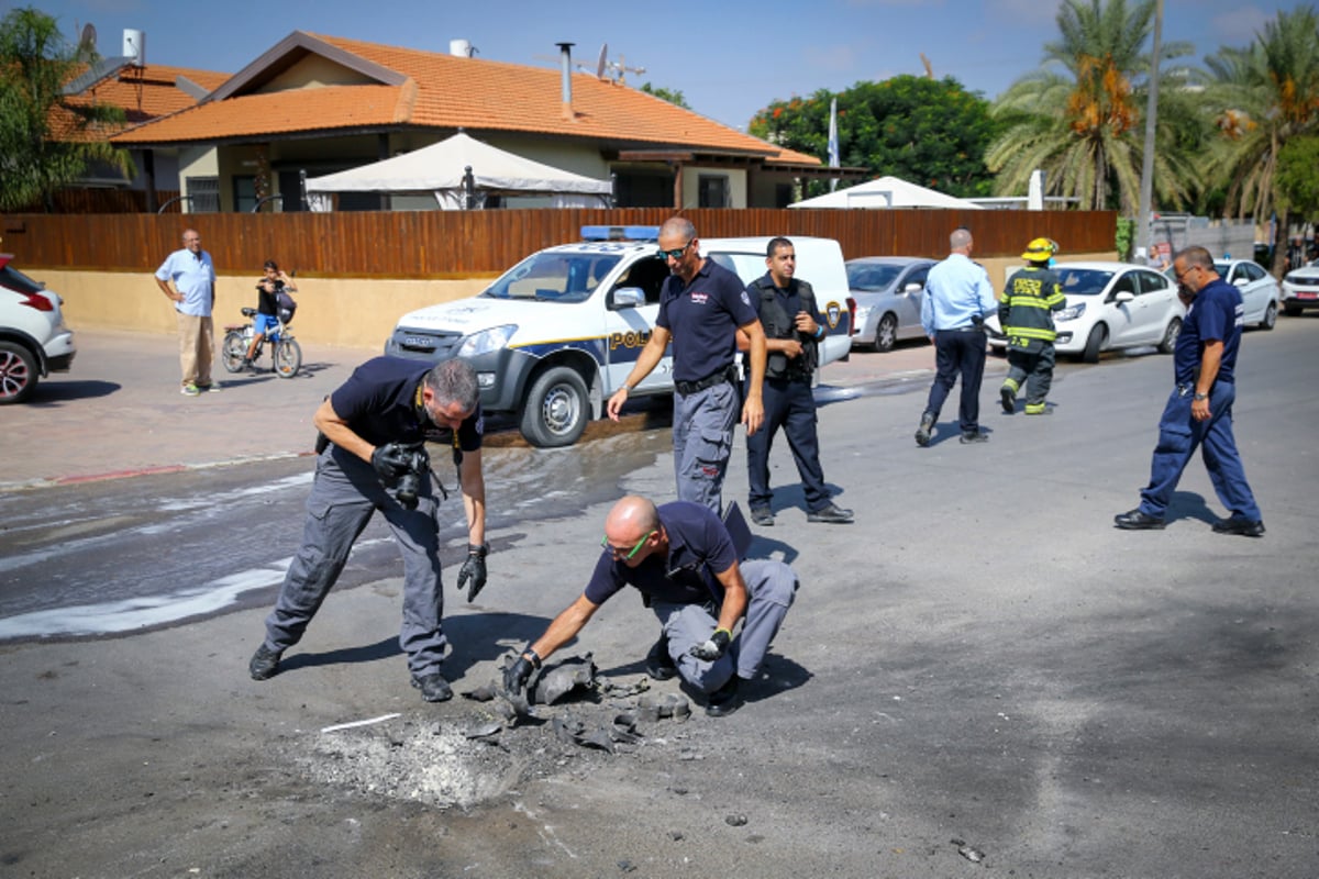 תיעוד: זירת נפילת הרקטה בלב שדרות