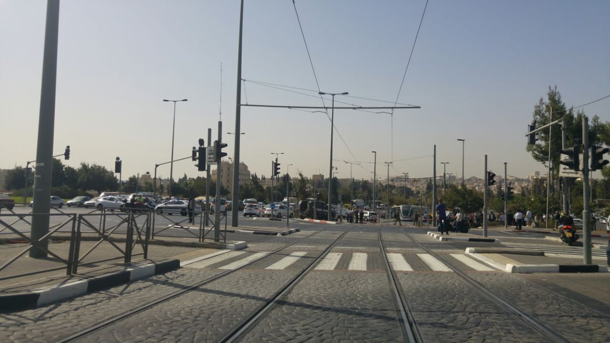 שוטר יס"מ ואישה כבת 60 - נרצחו; המחבל נורה ונוטרל