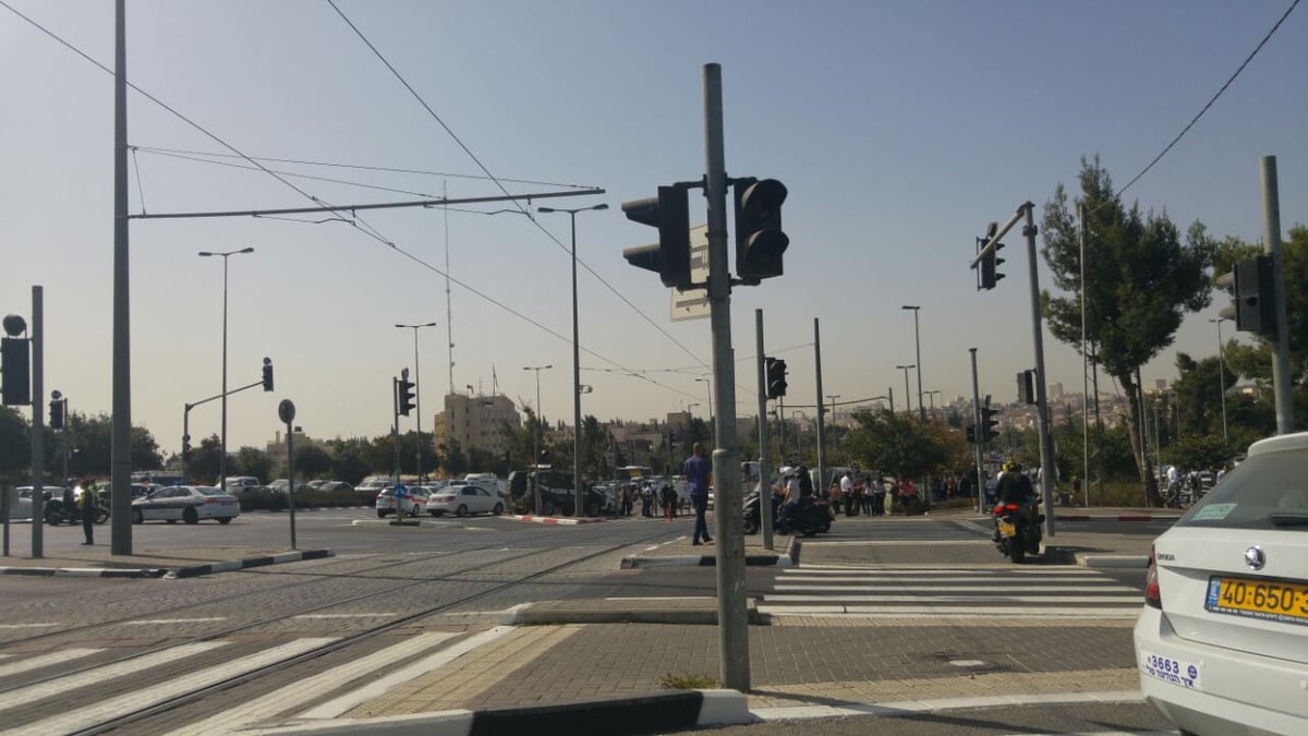 שוטר יס"מ ואישה כבת 60 - נרצחו; המחבל נורה ונוטרל