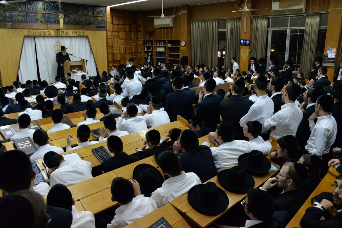 צפו בתיעוד: הגרב"מ אזרחי מסר שיחת חיזוק בבני ברק