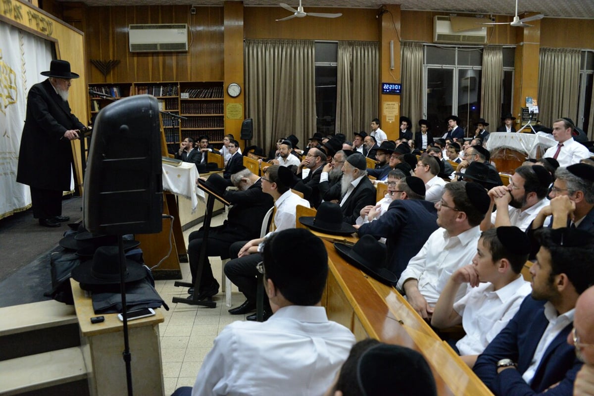 צפו בתיעוד: הגרב"מ אזרחי מסר שיחת חיזוק בבני ברק