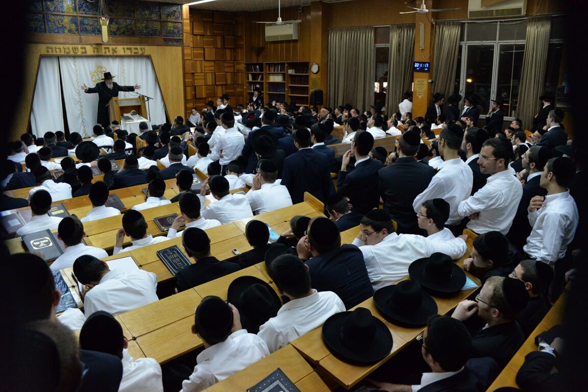 צפו בתיעוד: הגרב"מ אזרחי מסר שיחת חיזוק בבני ברק